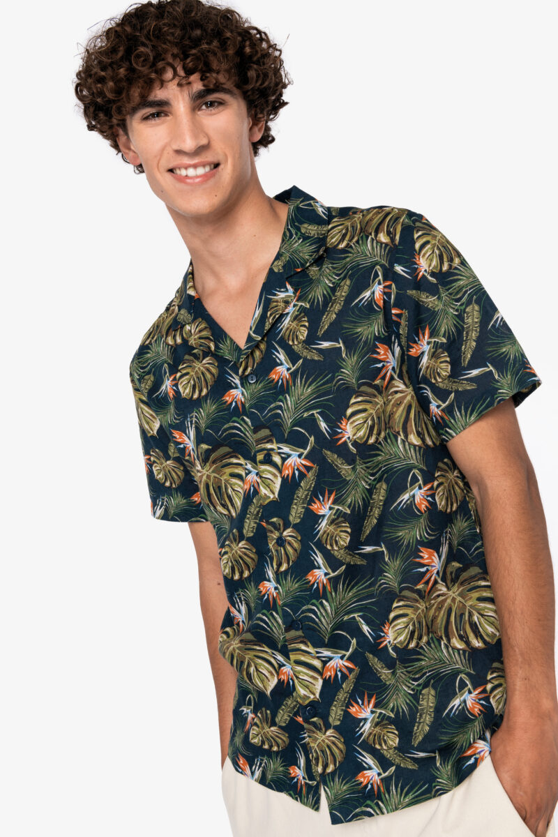 Camisa com padrão havaiano de homem